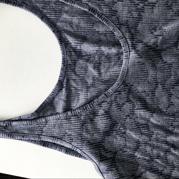 Under Armour Workout Tank - Picture 3 of 4